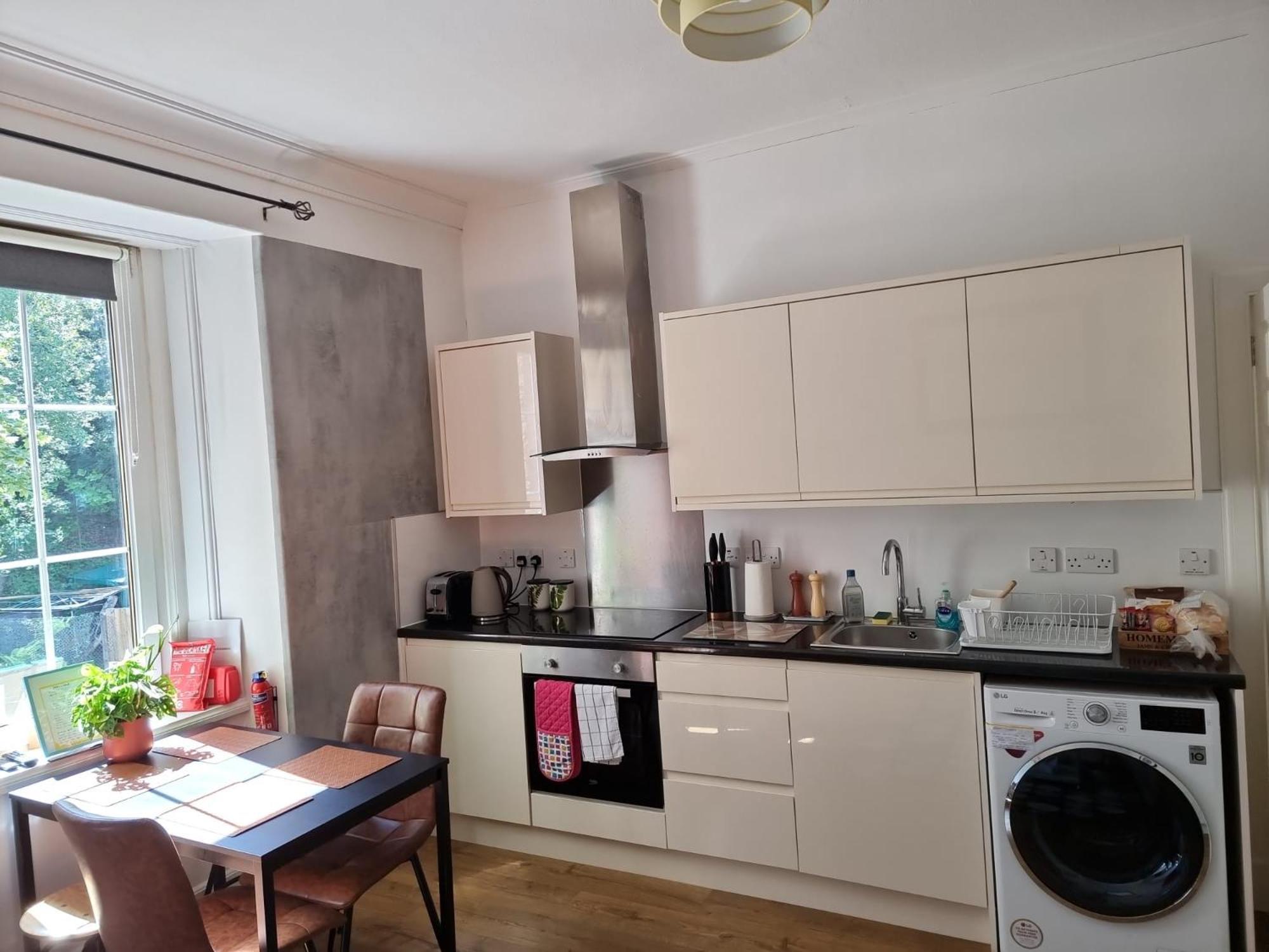 Charming Victorian Apartment, Close To Centre Inverness Exterior photo